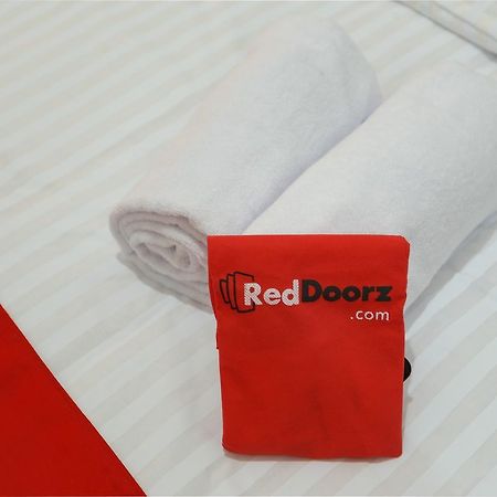 Reddoorz Plus @ Danau Sunter Utara Jakarta Kültér fotó