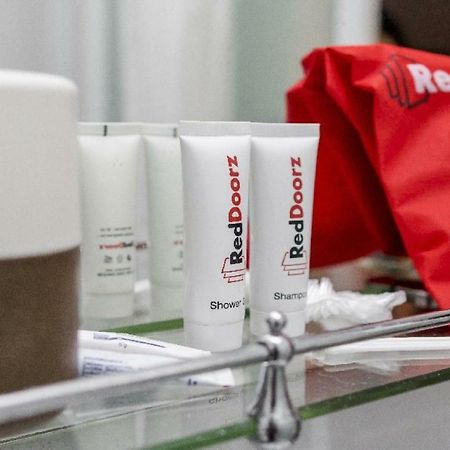 Reddoorz Plus @ Danau Sunter Utara Jakarta Kültér fotó
