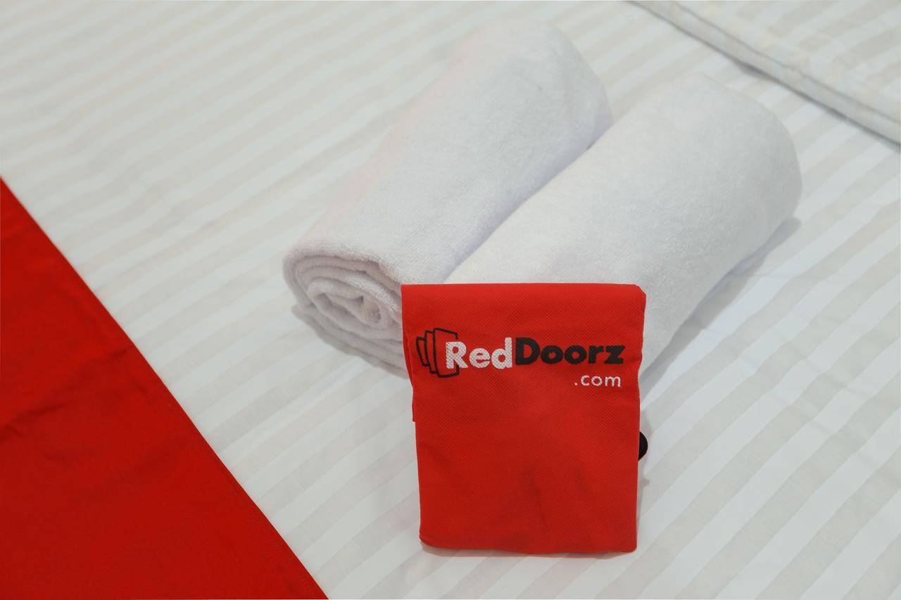 Reddoorz Plus @ Danau Sunter Utara Jakarta Kültér fotó