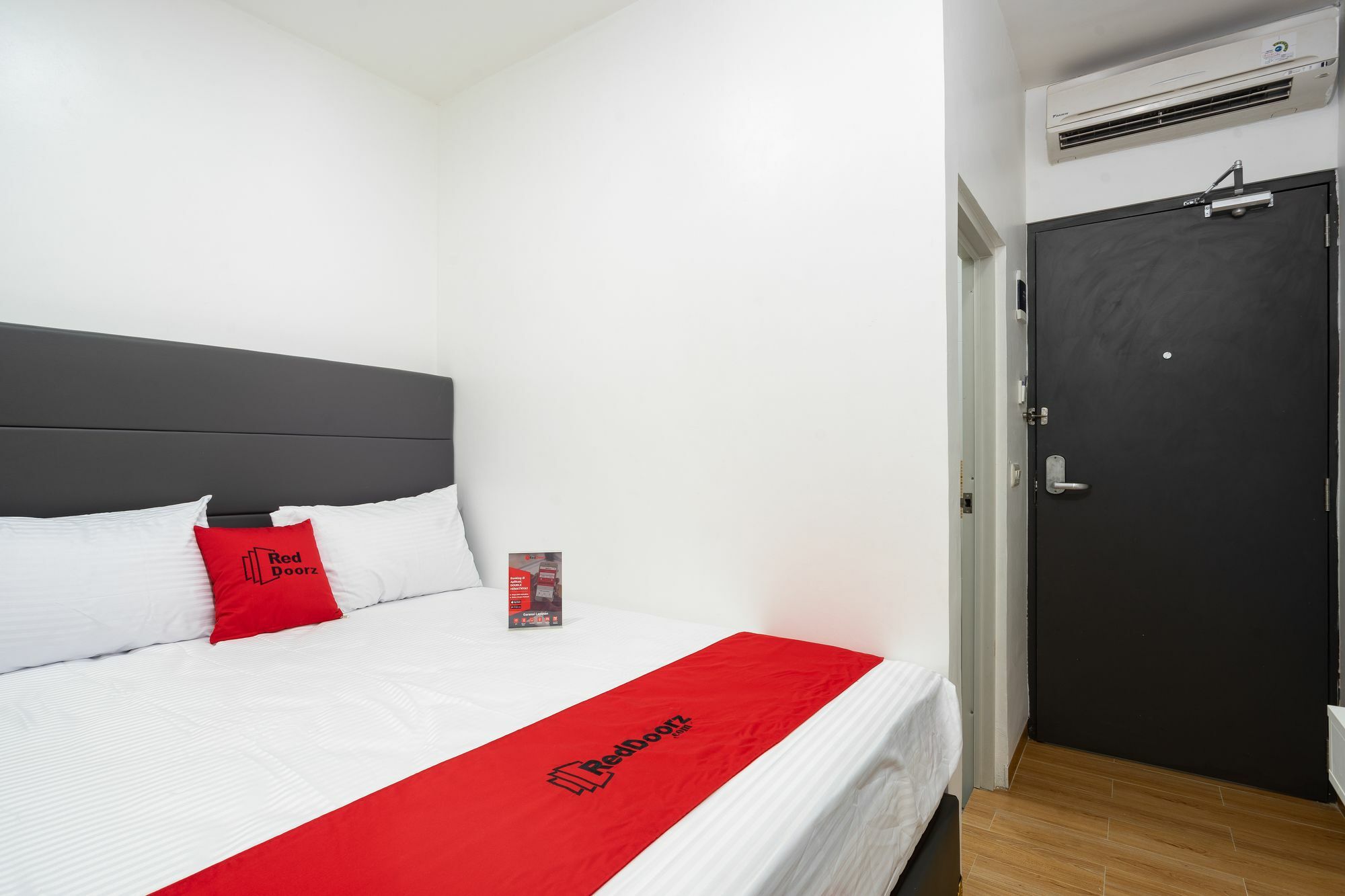 Reddoorz Plus @ Danau Sunter Utara Jakarta Kültér fotó