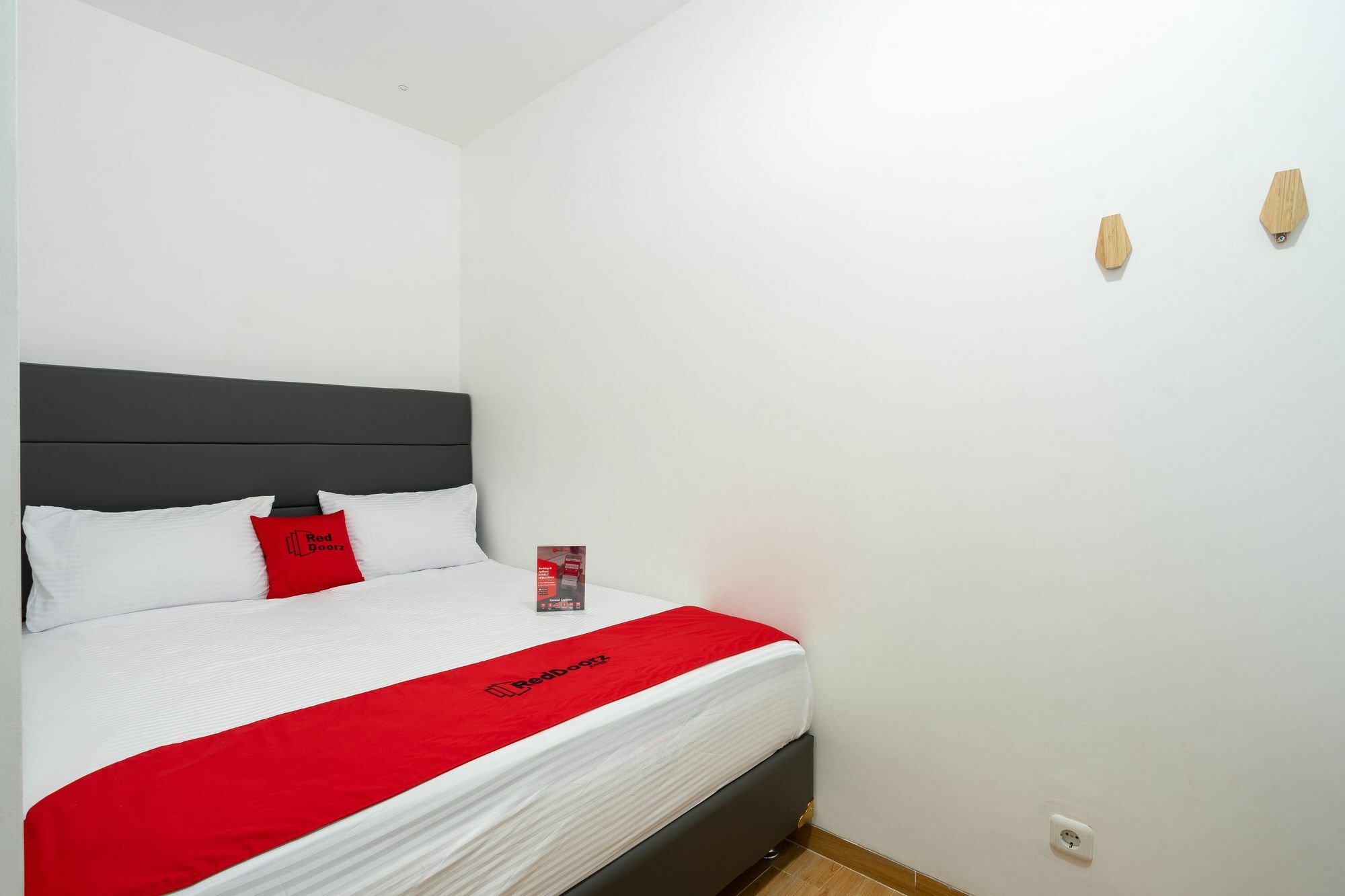 Reddoorz Plus @ Danau Sunter Utara Jakarta Kültér fotó