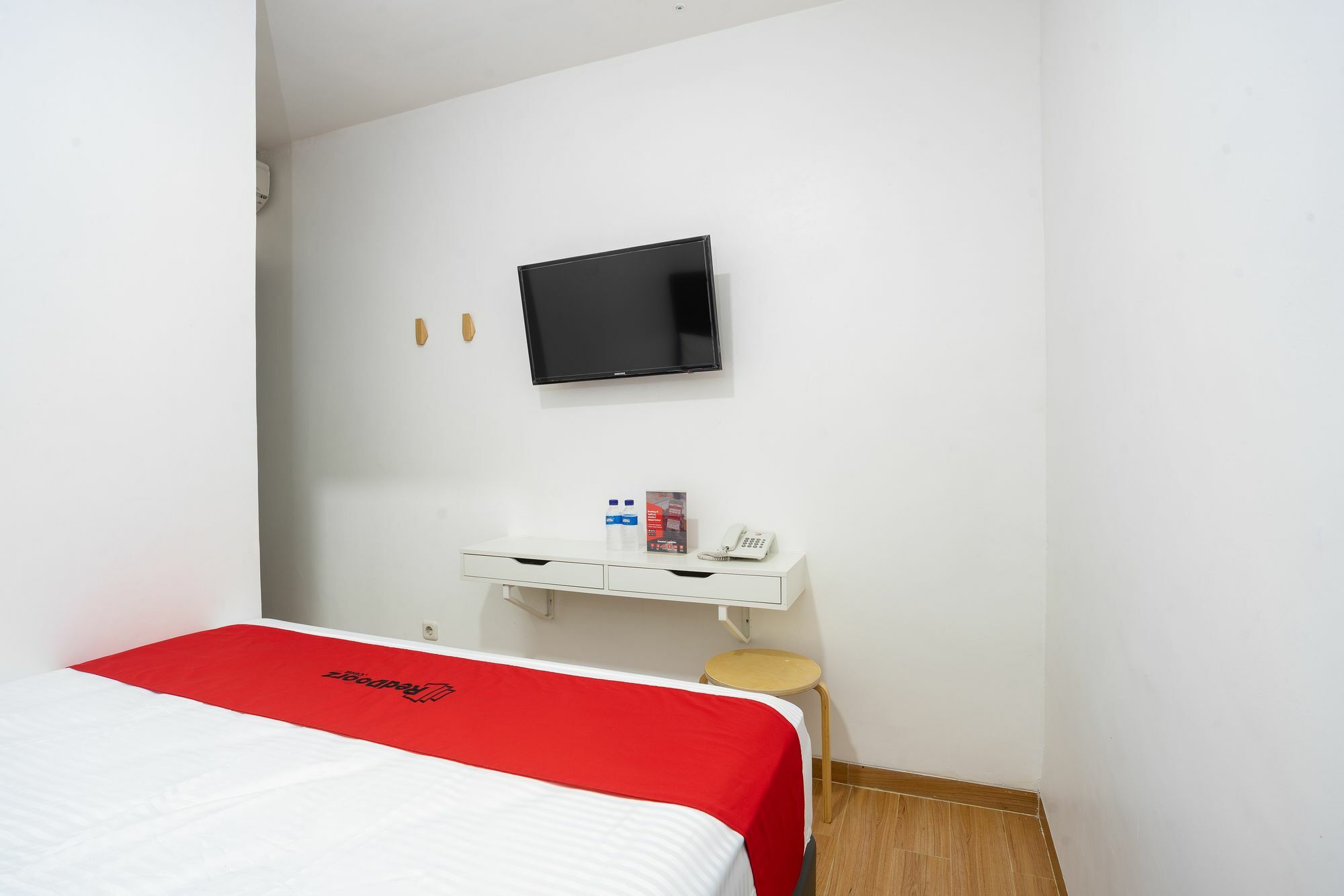 Reddoorz Plus @ Danau Sunter Utara Jakarta Kültér fotó